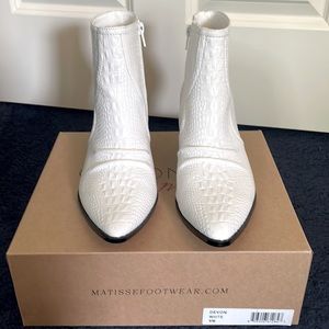 *New* Never Worn Vegan White Leather Matisse Coconut Boots 9M